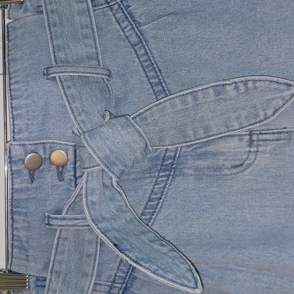 Gilli Washed Denim Mini Skirt with Tie Belt in Size L  (NWT) - Picture 2 of 10